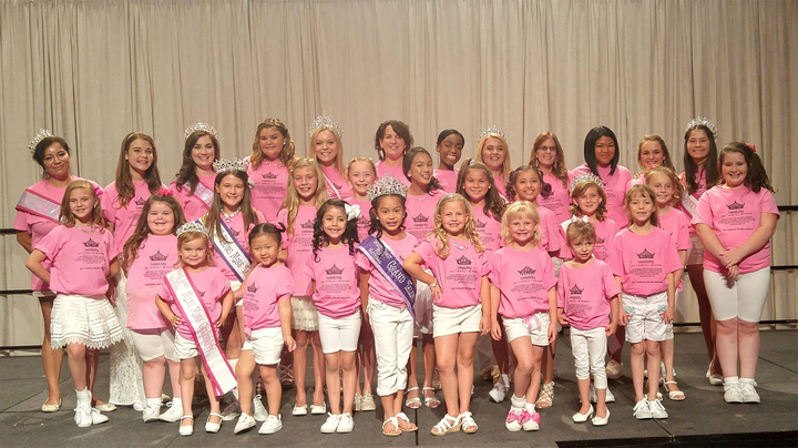 Celebrity Usa Contestants! T-Shirt Photo