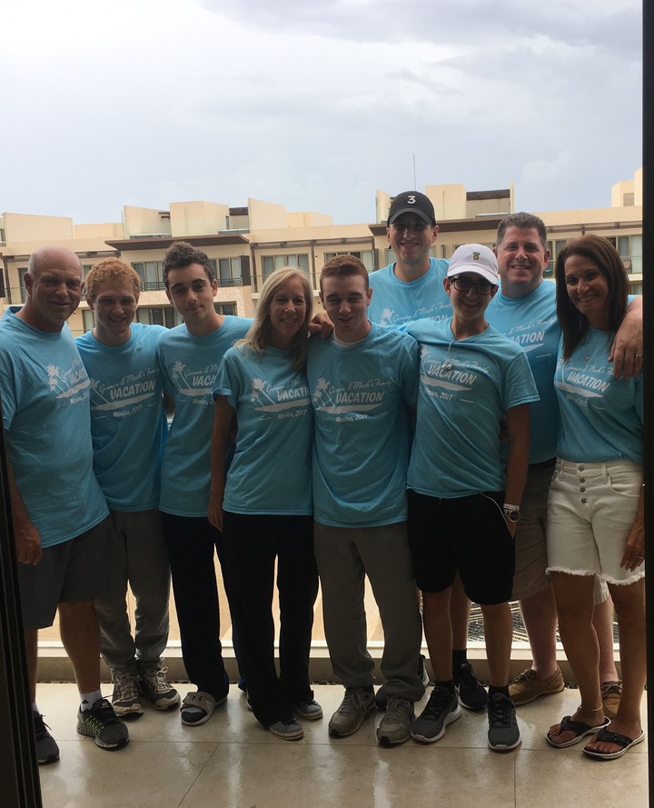 Family Vacation   Mexican Style T-Shirt Photo