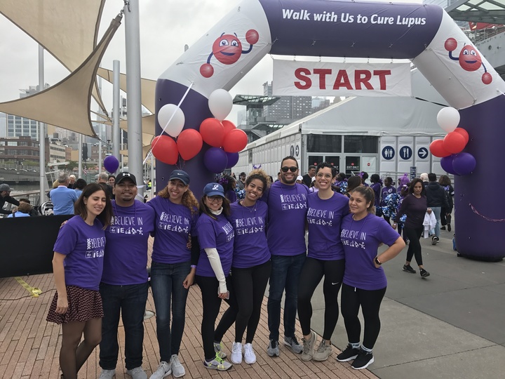 Lupus Walk T-Shirt Photo