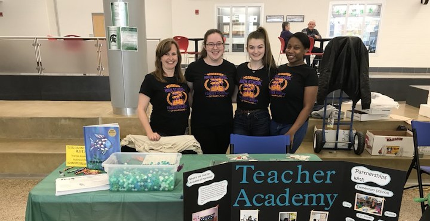 Teacher Academy At The Hits Expo T-Shirt Photo