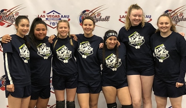 Wsw Vc   2018 West Coast Super Regional Volleyball Tournament  T-Shirt Photo