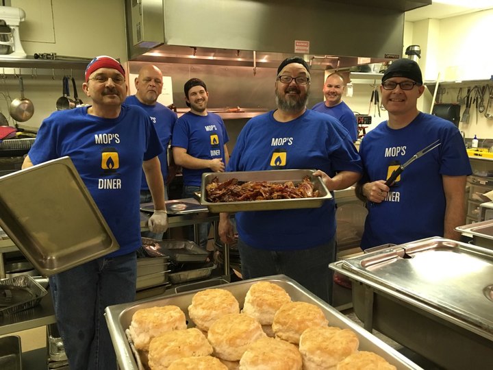 Mops Diner T-Shirt Photo