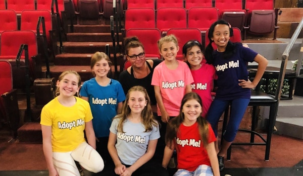 The Orphan Cast Of Annie In Their Custom Ink T Shirts T-Shirt Photo