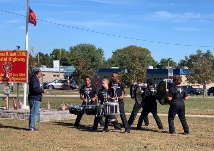 Individualūs „Drum Line“ marškinėliai ir iškarpaIndividualūs „Drum Line“ marškinėliai ir iškarpa  