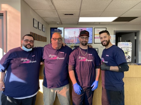 Shop Team Supporting Brakes For Breast T-Shirt Photo
