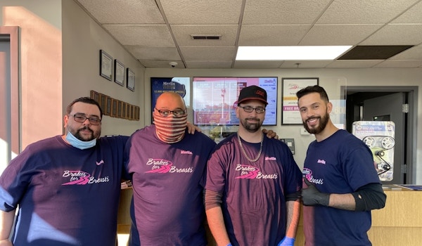 Shop Team Supporting Brakes For Breast T-Shirt Photo